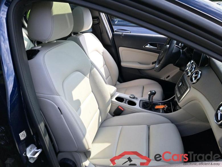 Mercedes GLA 180 D Pano LED-Xenon Command Navi Sport-Leather KeylessGo Klima PDC ... #6