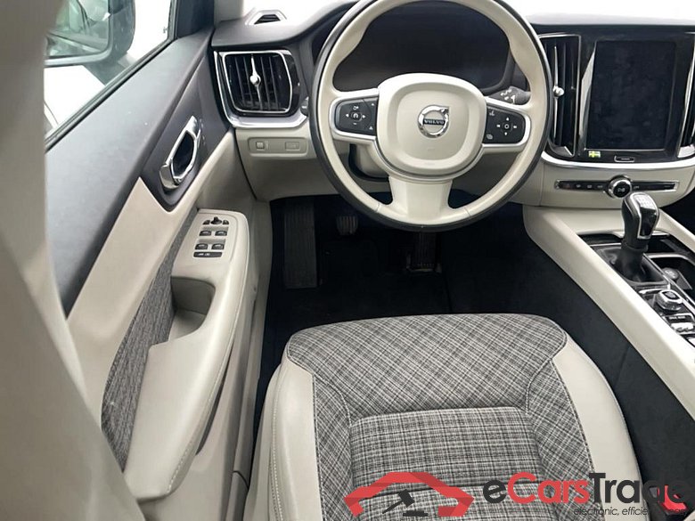VOLVO V60 / 2018 / 5P / familiar 2.0 D3 Momentum #3