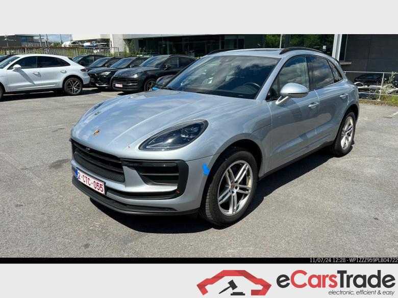 PORSCHE Macan Macan (MY23) #1