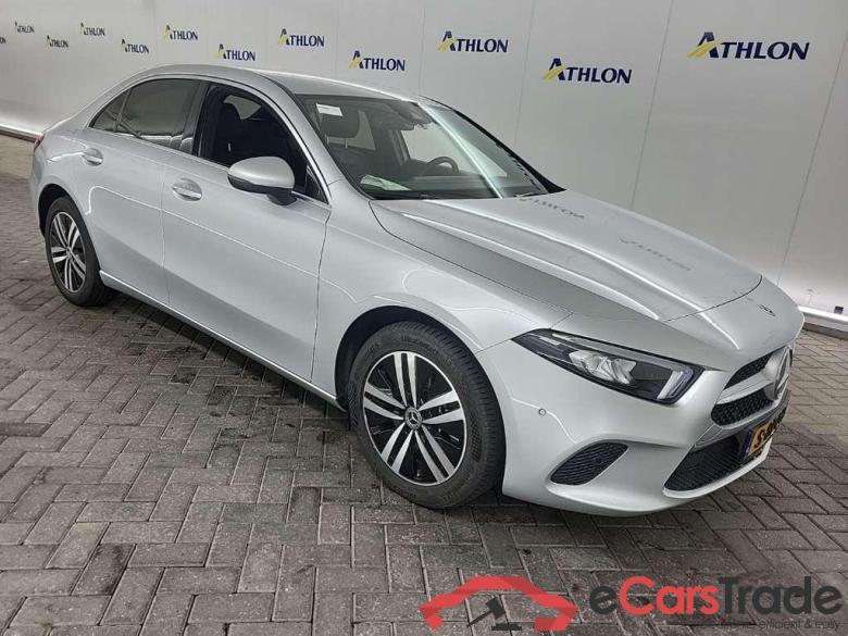 MERCEDES-BENZ A-Klasse Limousine A 250 e DCT Luxury Line 4D 160kW #2