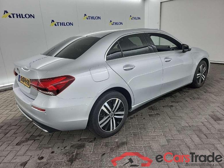 MERCEDES-BENZ A-Klasse Limousine A 250 e DCT Luxury Line 4D 160kW #3