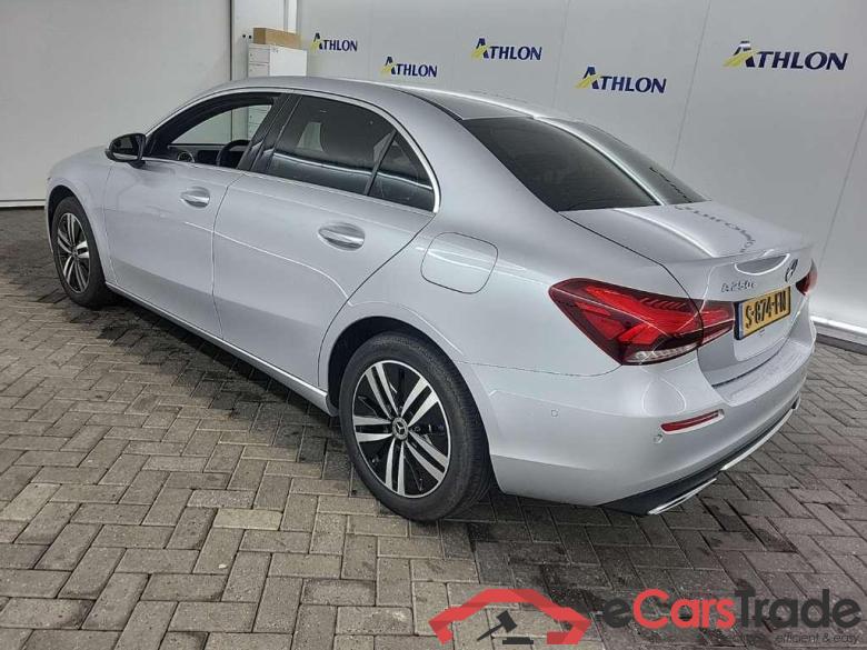 MERCEDES-BENZ A-Klasse Limousine A 250 e DCT Luxury Line 4D 160kW #4