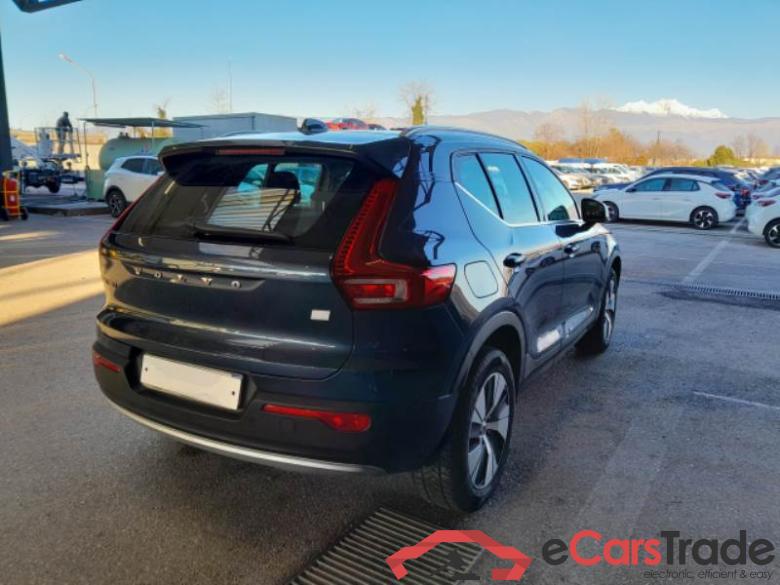 Volvo 235 VOLVO XC40 / 2017 / 5P / SUV T4 PLUG-IN HYBRID AUTO RECH INSCRIP EXPR #2