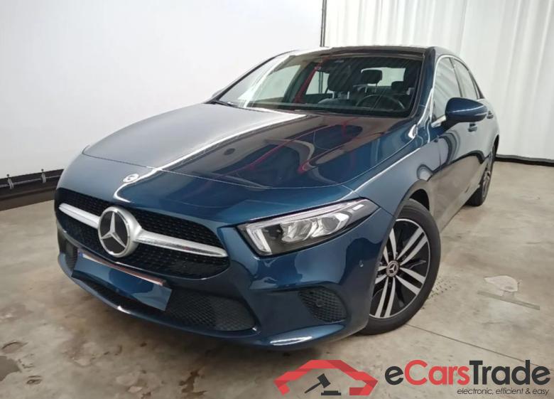 Mercedes A 180d Limousine Progressive LED-Xenon Widescreen Navi Ambient Sport-Leather KeylessGo Klima PDC ... #1