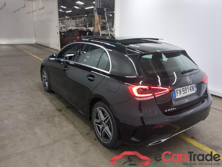 Mercedes A 250 e AMG Line 8G-DCT MERCEDES-BENZ Classe A Compact / 2018 / 5P / Berline A 250 e AMG Line 8G-DCT #2