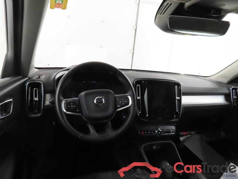 VOLVO XC40 2.0 T4 Momentum #3