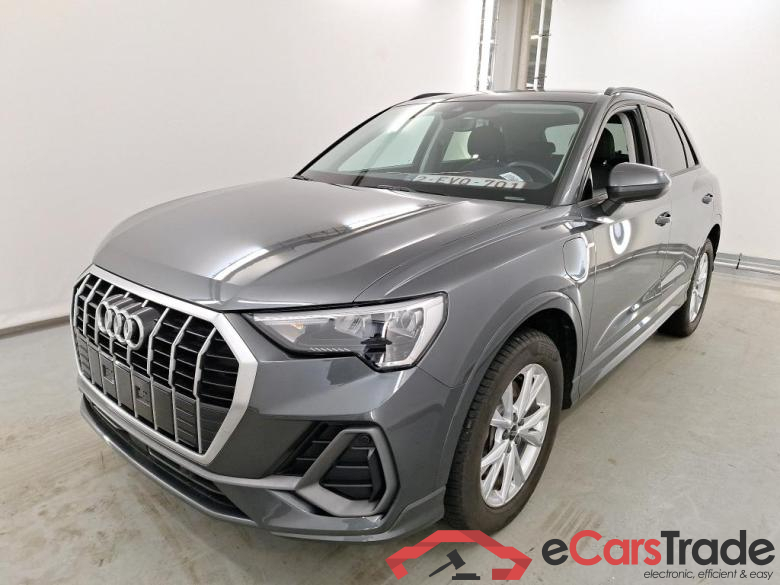 AUDI Q3 1.4 45 TFSI E S TRONIC S LINE Business Plus
