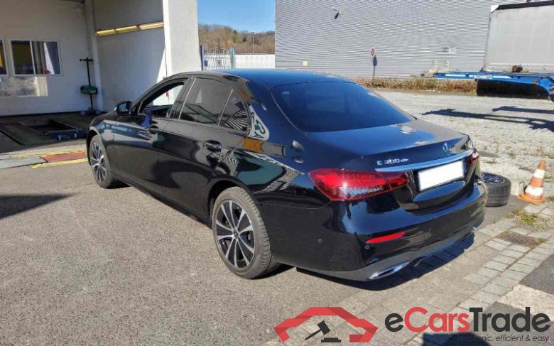 Mercedes-Benz E -Klasse Lim. (BM 213)(08.2016->) DE - Lim4 E 300 de EU6d, de AMG Line 4Matic (EURO 6d), (Facelift) 2020 - 2023 #4