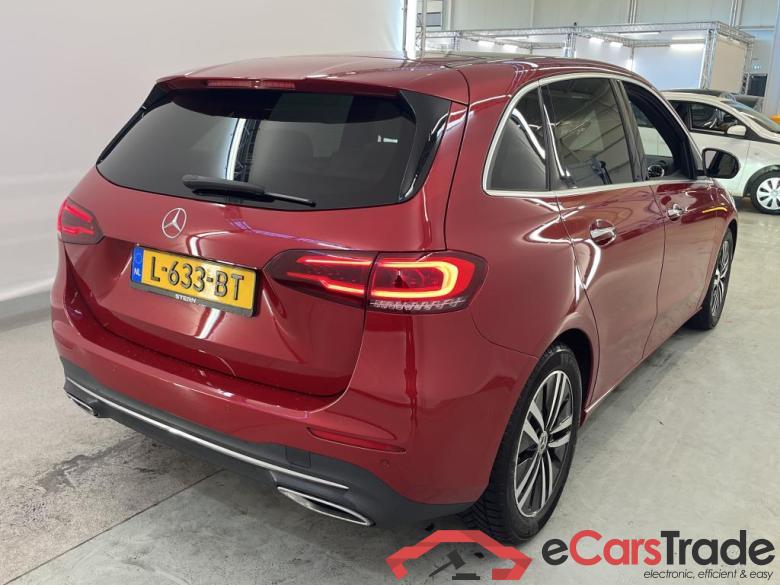 Mercedes B-Class '18 Mercedes-Benz B-Klasse 200 7G-DCT Business Solution Luxury 5d #2