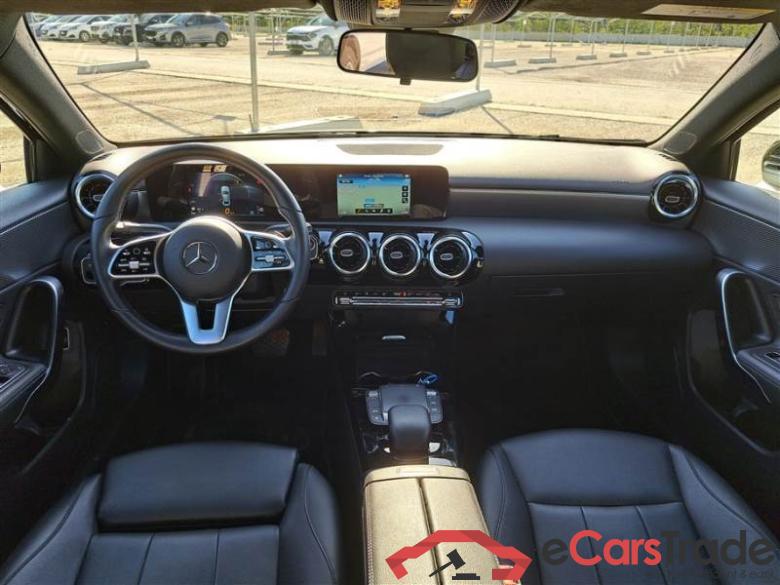 Mercedes 42 MERCEDES-BENZ CLASSE A / 2018 / 4P / BERLINA A 200 D AUTOMATIC SPORT #3