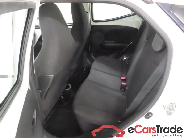 TOYOTA Aygo 1.0 VVT-i x-fun #6