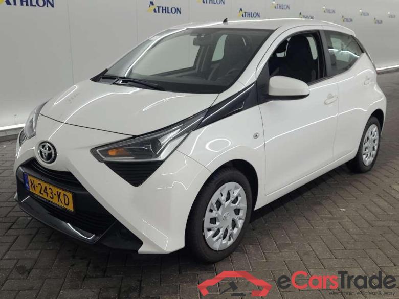 TOYOTA Aygo 1.0 VVT-i x-play 5D 53kW #1