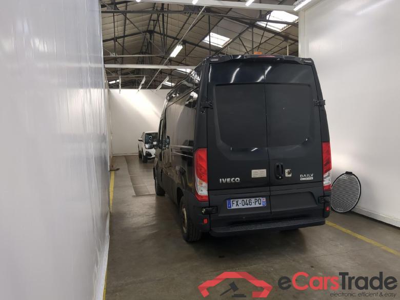 Iveco 2.3 35S16HA8 V11 H2 3520 IVECO Daily / 2014 / 4P / Fourgon tôlé 2.3 35S16HA8 V11 H2 3520 #2