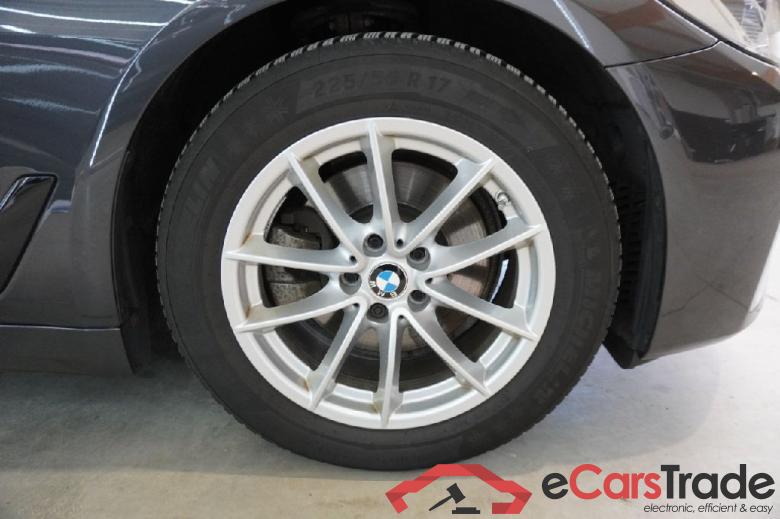 BMW 5-Serie Touring ´16 Baureihe 5 Touring 520 d Luxury Line 2.0 140KW AT8 E6d #3