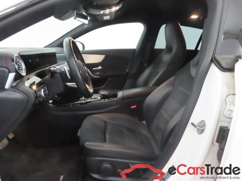 MERCEDES-BENZ CLA Shooting Brake 200 Bns Sol. AMG #5