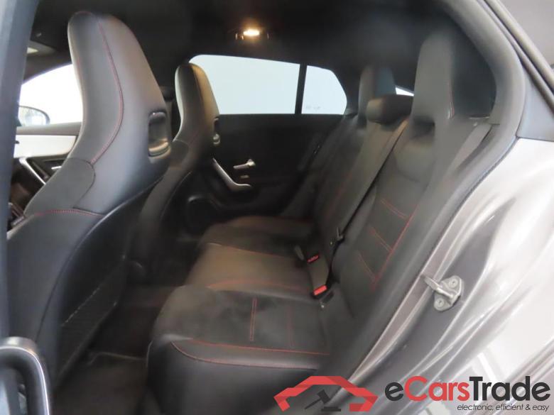 MERCEDES-BENZ CLA Shooting Brake 200 d Bns Sol. AMG #6