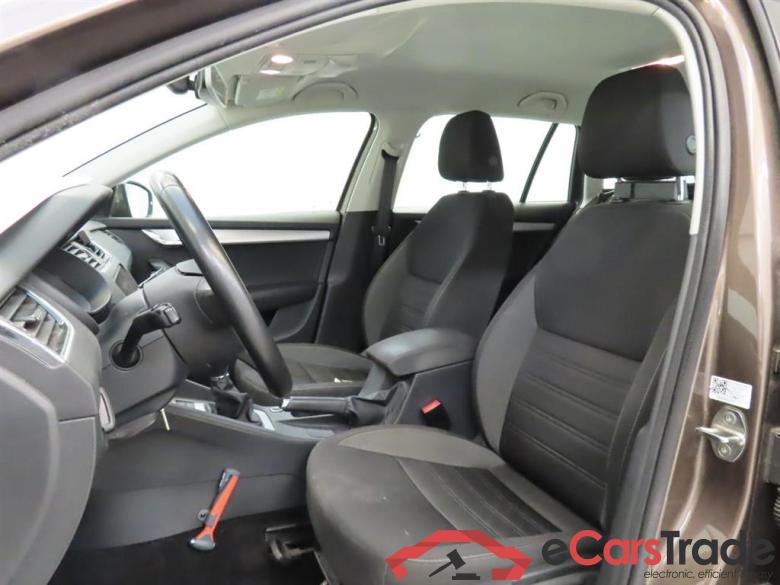 SKODA OCTAVIA COMBI 1.6 TDI Grt Amb Bns #5