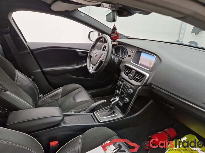 VOLVO V40 2.0 D2 R-DESIGN GEARTRONIC #3