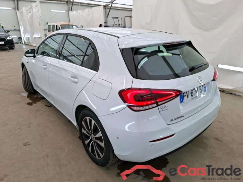 Mercedes A 250 e Business Line 8G-DCT MERCEDES-BENZ Classe A Compact / 2018 / 5P / Berline A 250 e Business Line 8G-DCT #2