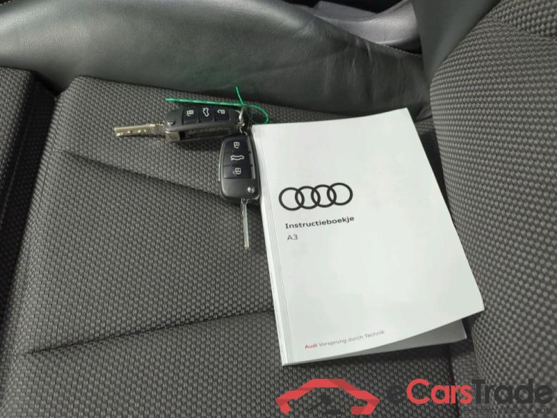 Audi A3 Sportback 12-19 Audi A3 Sportback 35 TFSI S tronic sport S Line Edition 5d #4