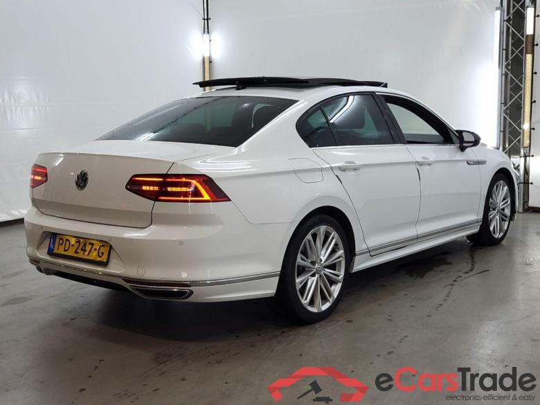 VOLKSWAGEN PASSAT 1.6 TDI Connected Series Plus #4