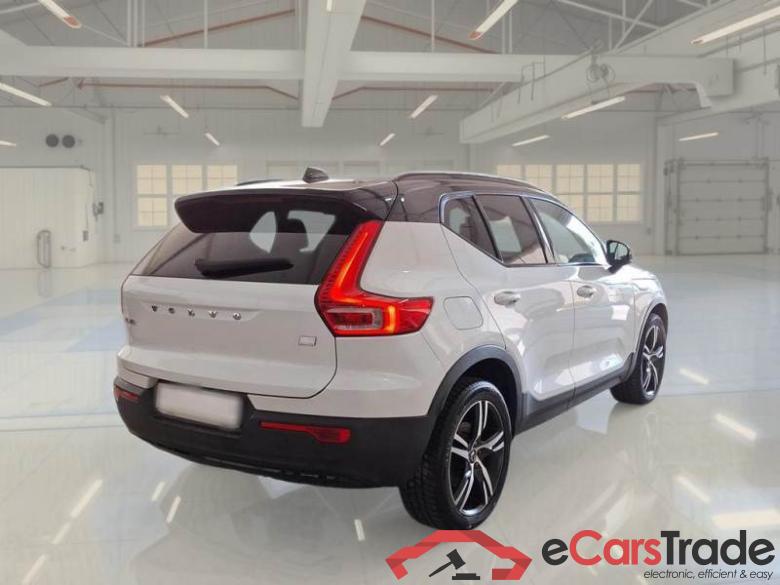 Volvo 223 VOLVO XC40 / 2017 / 5P / SUV T5 PLUG-IN HYBRID AUTO RECHARGE R-DESIGN #2