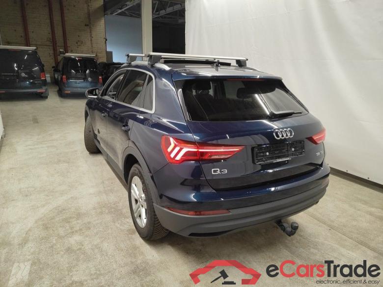 Audi Q3 35 TDI S Tronic Business Edition 5d #4