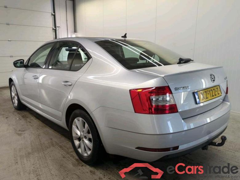 SKODA Octavia 1.5 TSI Grt Amb Bns #4