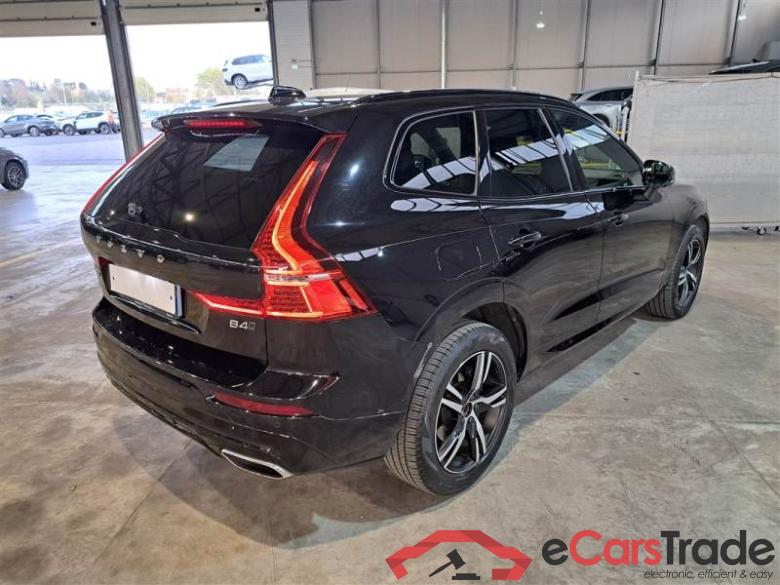 Volvo 225 VOLVO XC60 / 2017 / 5P / SUV B4 D AWD AUTOMATICO R-DESIGN #2
