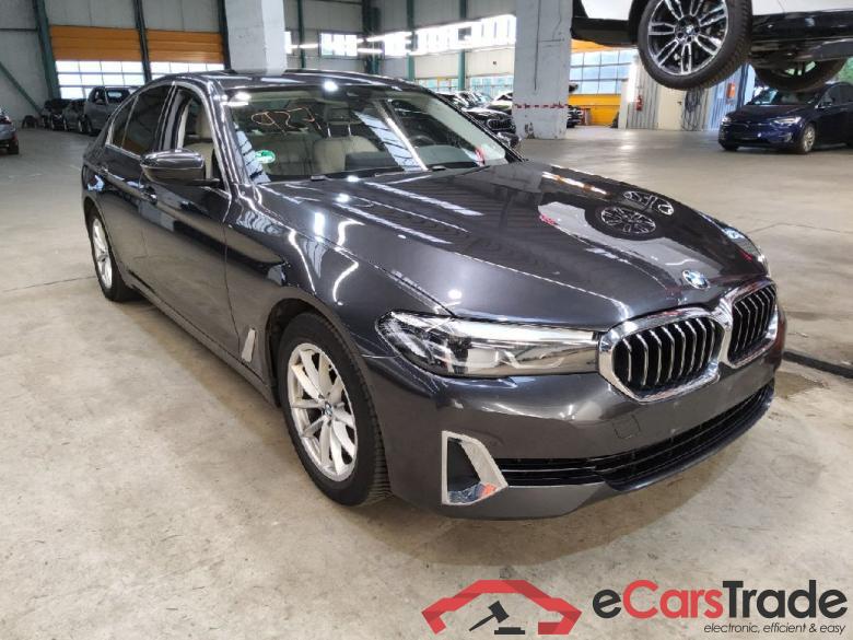 BMW 5-Serie ´16 Baureihe 5 Lim. 520 d xDrive Luxury Line 2.0 140KW AT8 E6d #2