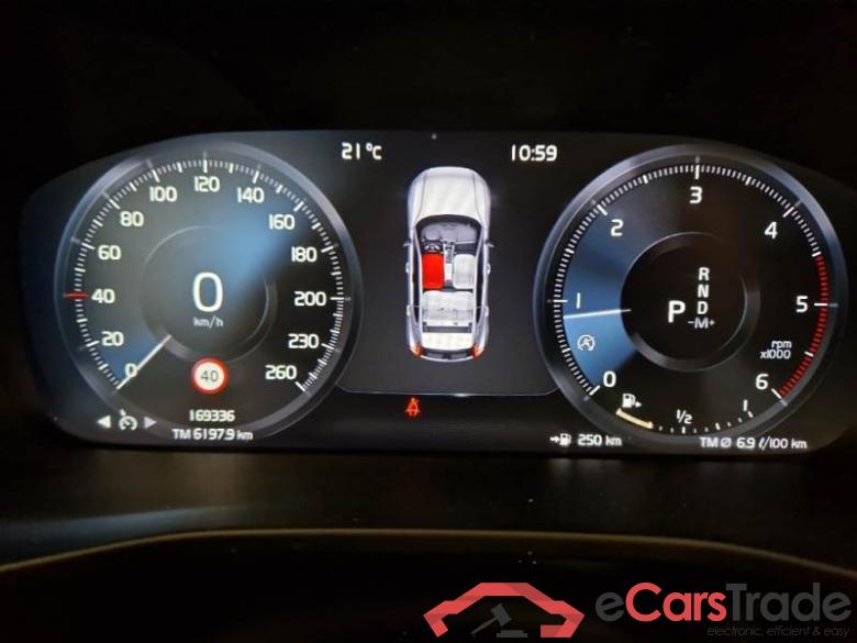 Volvo 216 VOLVO XC40 / 2017 / 5P / SUV D3 AUTOMATICO MOMENTUM PRO #4