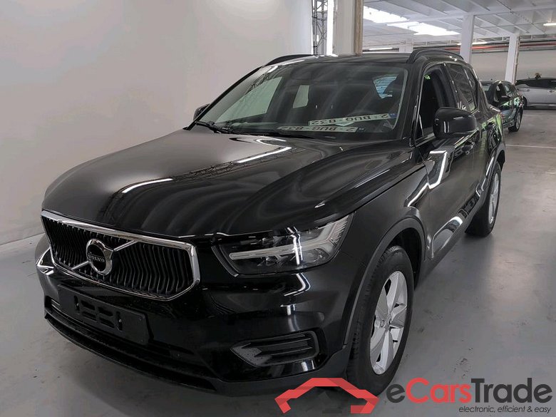 VOLVO XC40 1.5 T2 MOMENTUM CORE #1