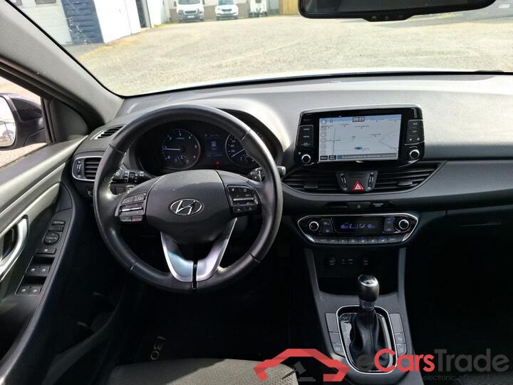 Hyundai i30 1.6 CRDI Aut. Navi KeylessGo Camera Klima PDC ... #5