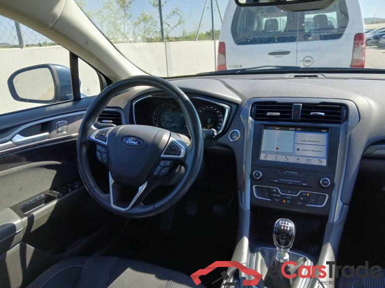 Ford 2.0 TDCi 110kW (150CV) Titanium 235 FORD Mondeo / 2014 / 5P / berlina con portón 2.0 TDCi 110kW (150CV) Titanium 235 #3