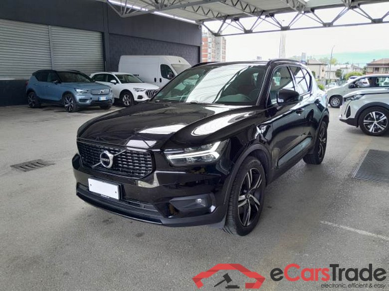 Volvo 223 VOLVO XC40 / 2017 / 5P / SUV T5 PLUG-IN HYBRID AUTO RECHARGE R-DESIGN