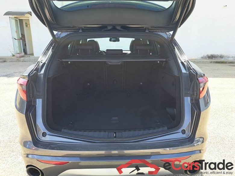 AlfaRomeo 91 ALFA ROMEO STELVIO / 2017 / 5P / SUV 2.2 TD 210 CV TI AT8 Q4 #4