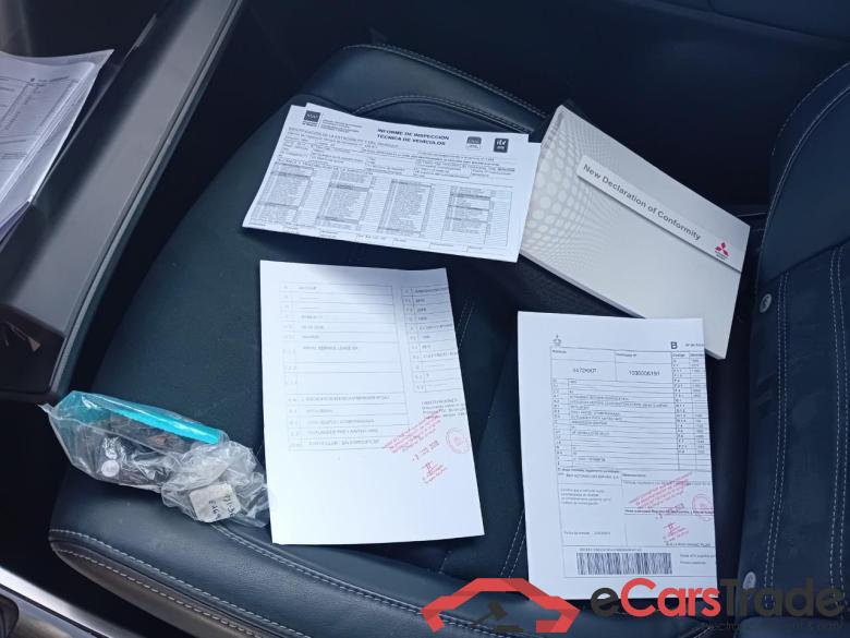 Mitsubishi 2.0 PHEV Kaiteki Auto 4WD MITSUBISHI OUTLANDER 5p 3G todoterreno 2.0 PHEV Kaiteki Auto 4WD #5