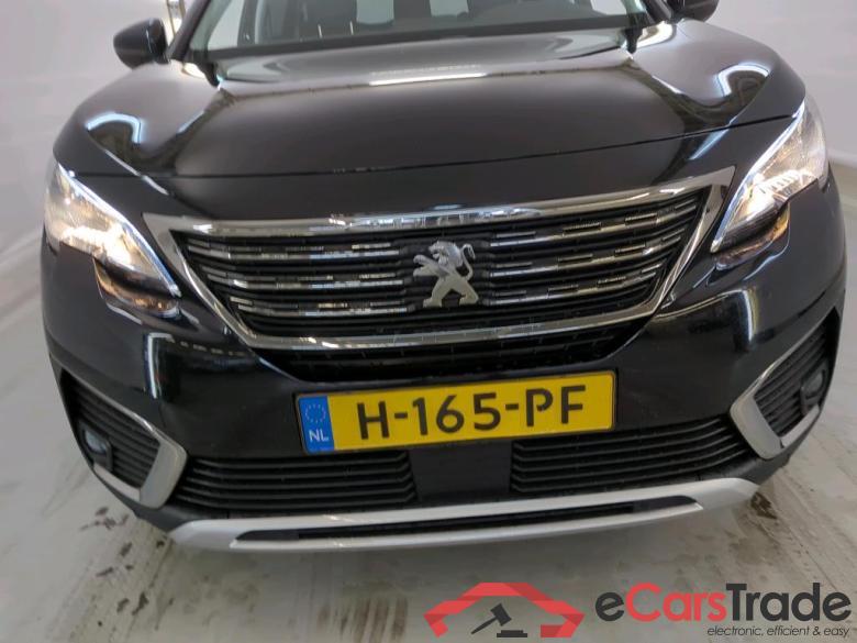 Peugeot 5008 17 - 20 Peugeot 5008 Allure PureTech 130 EAT8 5d #5