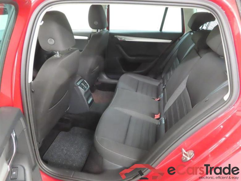 SKODA OCTAVIA COMBI 1.6 TDI Grt Amb Bns #6