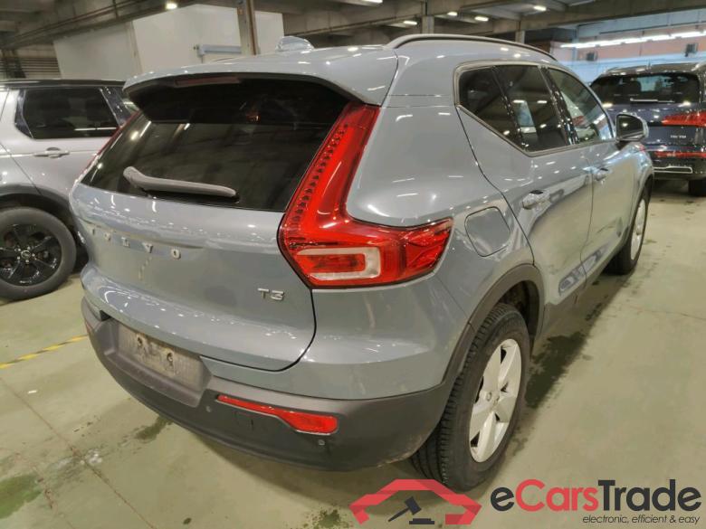 VOLVO XC40 1.5 T3 Momentum Core Geartronic #2