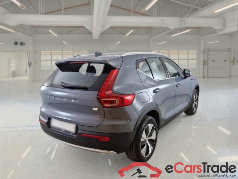 Volvo 228 VOLVO XC40 / 2017 / 5P / SUV T5 PLUG-IN HYBRID AUTO RECH INSCRIP EXPR #2