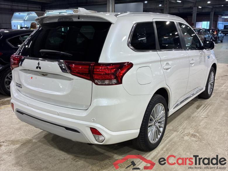 MITSUBISHI OUTLANDER - 2019 2.4i 4WD PHEV Instyle SDA-NAV #2