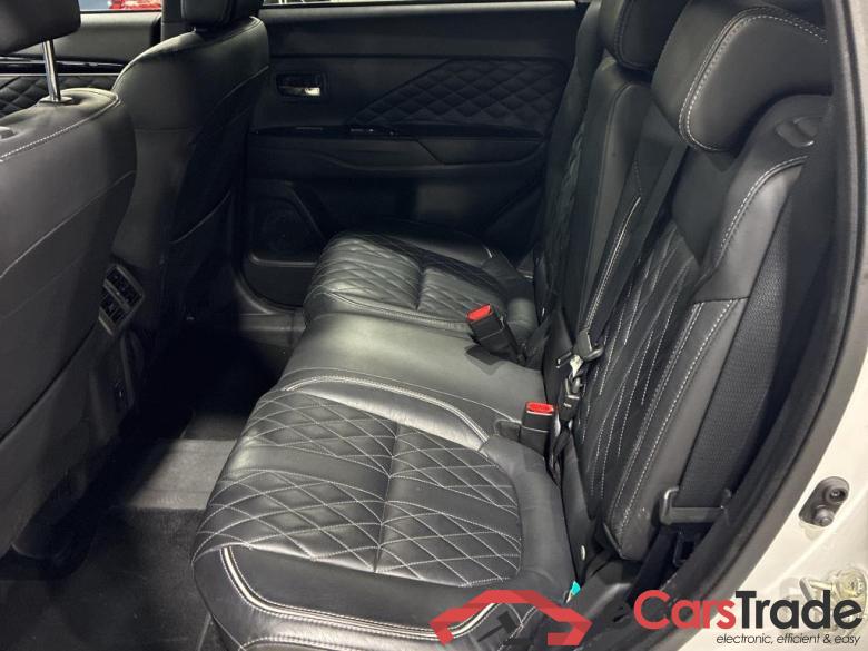MITSUBISHI OUTLANDER - 2019 2.4i 4WD PHEV Instyle SDA-NAV #3