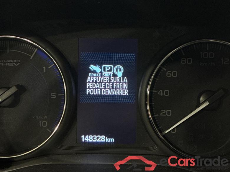 MITSUBISHI OUTLANDER - 2019 2.4i 4WD PHEV Instyle SDA-NAV #6
