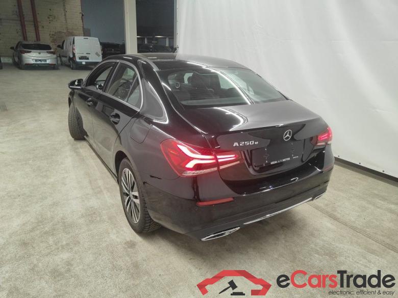 Mercedes-Benz A-Klasse Limousine A 250e Business Solution 4d #4