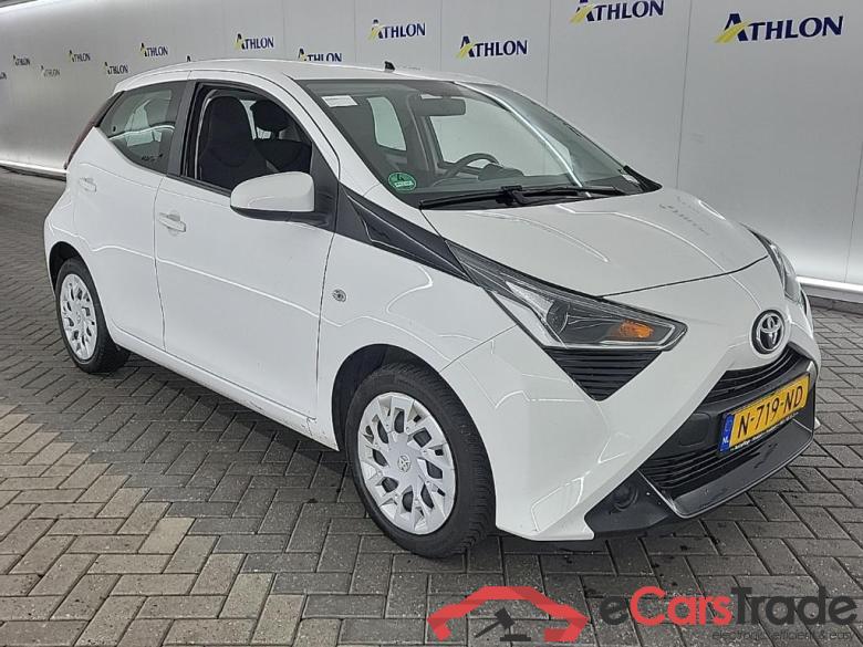 TOYOTA Aygo 1.0 VVT-i x-play 5D 53kW #2