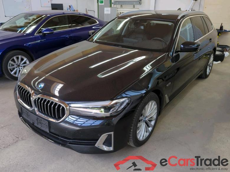 BMW 5-Serie Touring ´16 Baureihe 5 Touring 530 e xDrive Luxury Line 2.0 215KW E6d #1