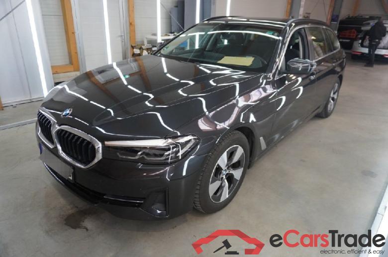 BMW 5-Serie Touring ´16 Baureihe 5 Touring 520 i 2.0 135KW AT8 E6d #1