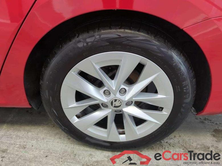 SKODA Octavia Combi 1.5 TSI First Edit. #4