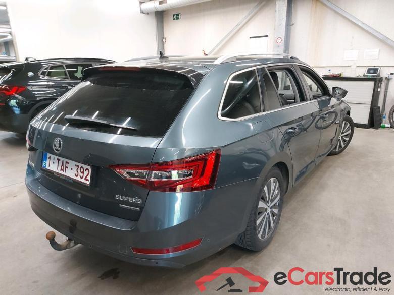 SKODA - SKO SUPERB COMBI CRTDI 120PK GREENLINE STYLE Premium & GPS & Comfort & Trailer hook #2